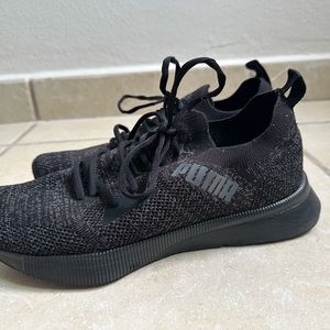 Puma black sneakers like new